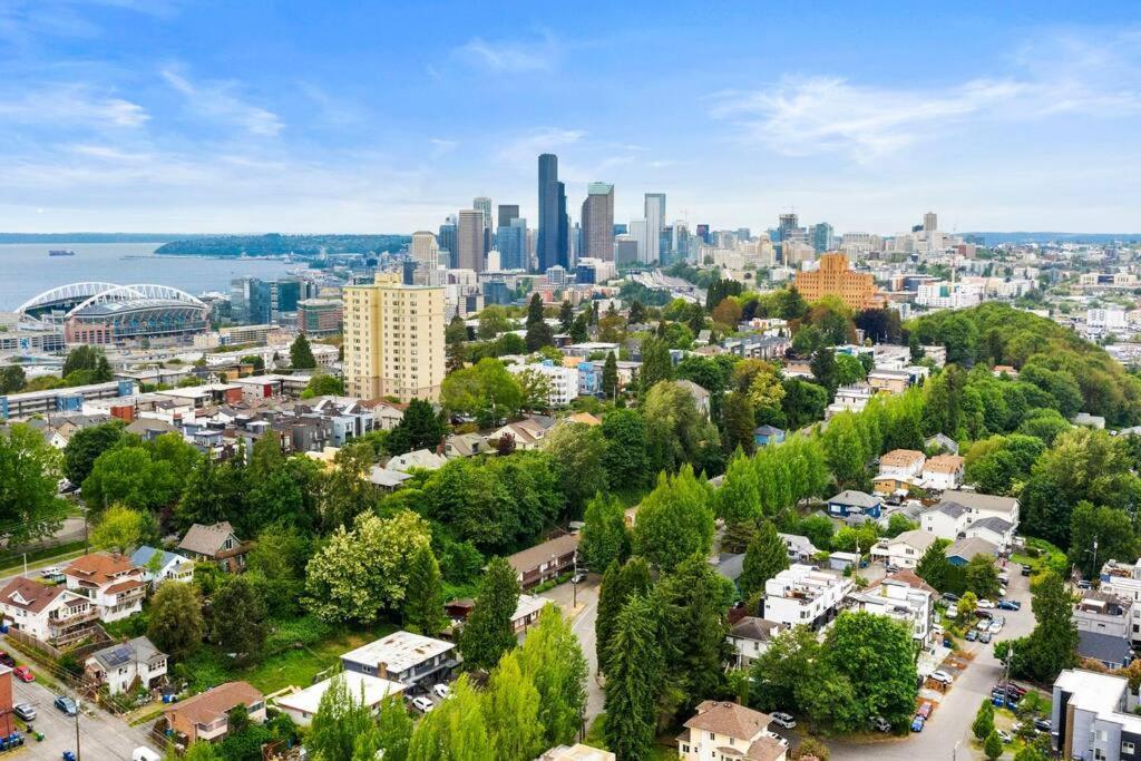 Hillside In Seattle - Updated And Well Appointed. Экстерьер фото