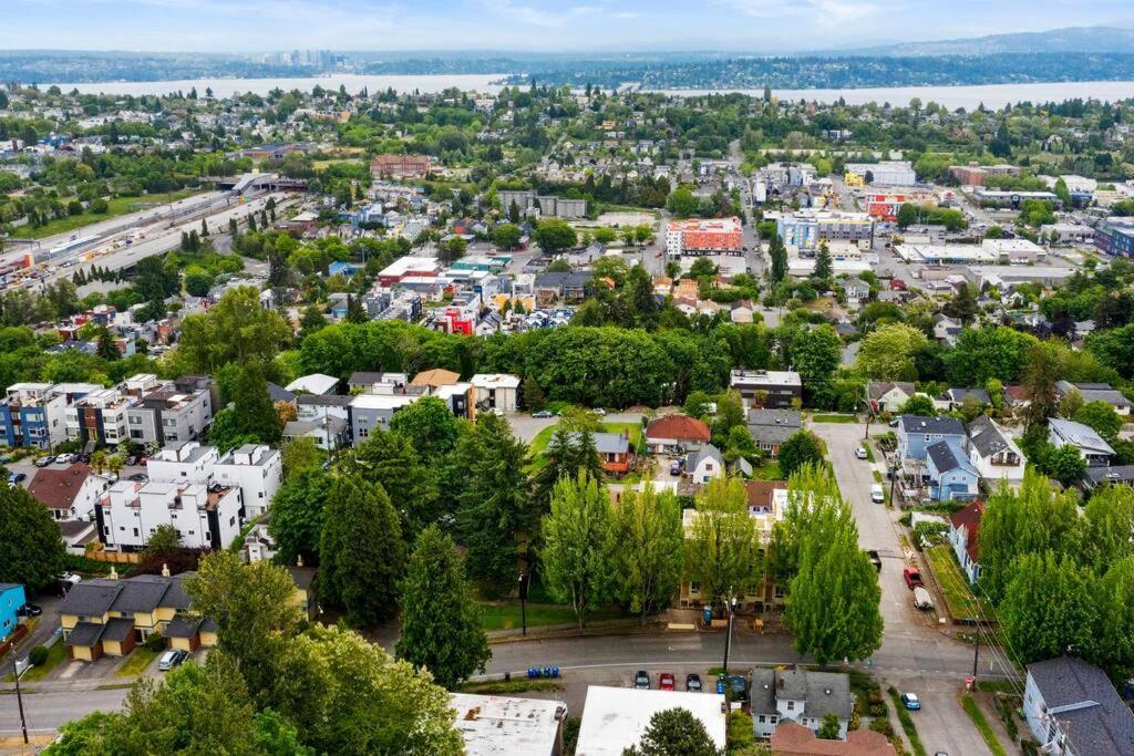 Hillside In Seattle - Updated And Well Appointed. Экстерьер фото